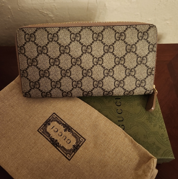 Gucci Marmont Supreme Zippered Beige Wallet - Picture 2 of 10